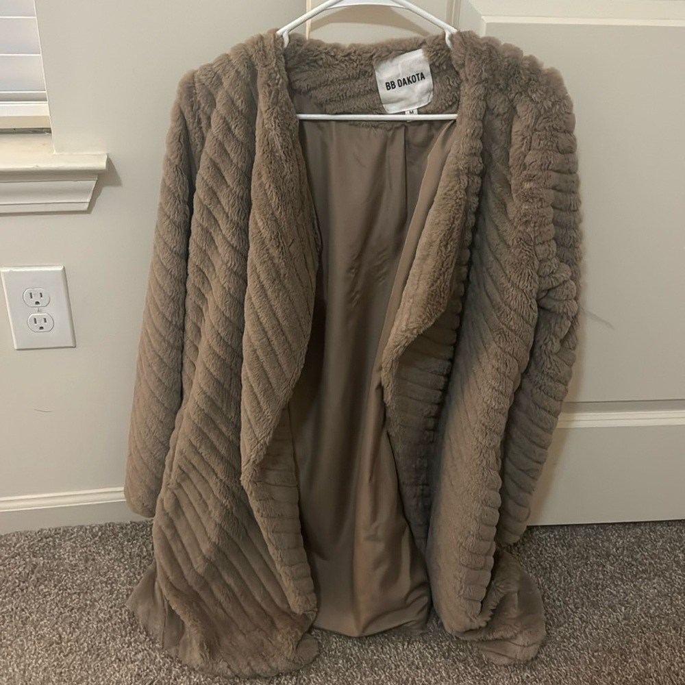 BB Dakota mauve jacket! Size medium, great condition!